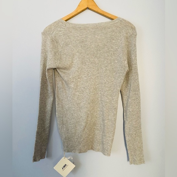 NWT J.Ing Soft Grey Long Sleeve Ribbed Scoop Neck Top, Bamboo Blend Fabric - Picture 2 of 6